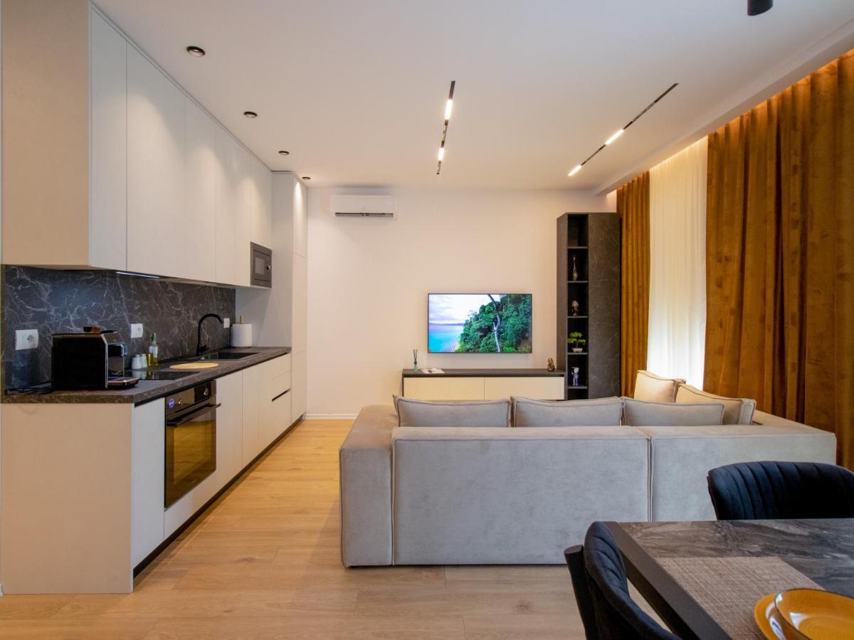 Luxury Rooftop 23 Bed & Breakfast Tiranë Eksteriør bilde