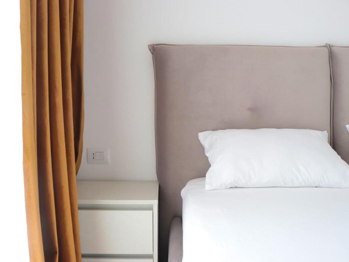 Luxury Rooftop 23 Bed & Breakfast Tiranë Eksteriør bilde