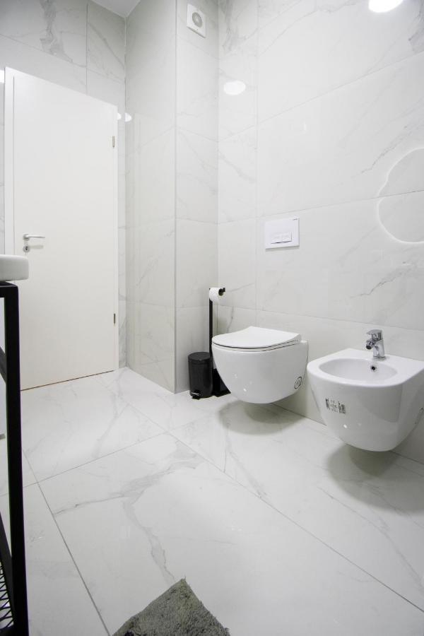 Luxury Rooftop 23 Bed & Breakfast Tiranë Eksteriør bilde