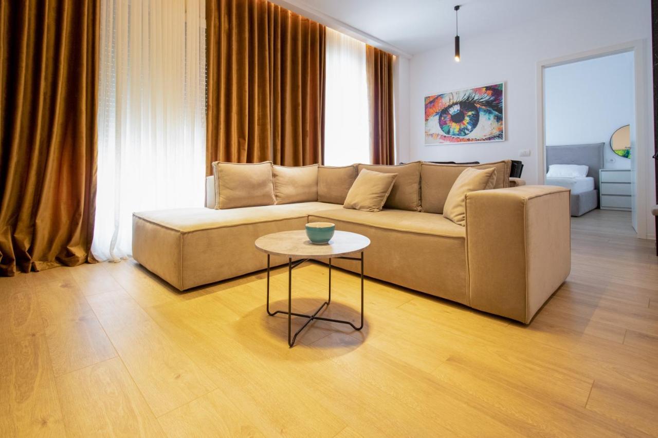 Luxury Rooftop 23 Bed & Breakfast Tiranë Eksteriør bilde