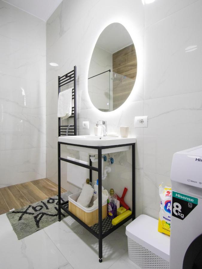 Luxury Rooftop 23 Bed & Breakfast Tiranë Eksteriør bilde